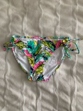 NWOT Victoria’s Secret Neon Tropical Tie-Side Bikini Bottoms Protective Liner